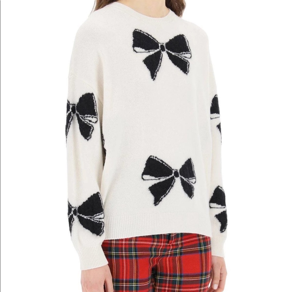 Valentino 100% wool sweater